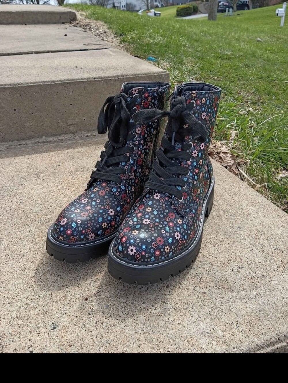 Girls 6 youth Floral Combat Boots EUC